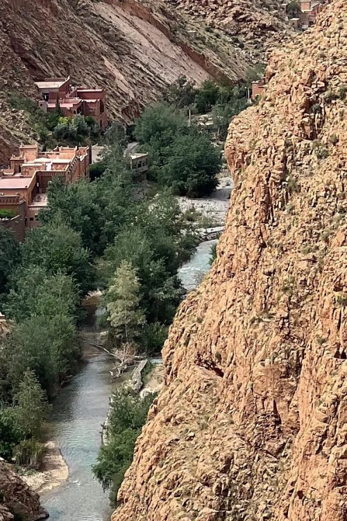 gorges-du-dades-route-sinueuse-canyon-maroc